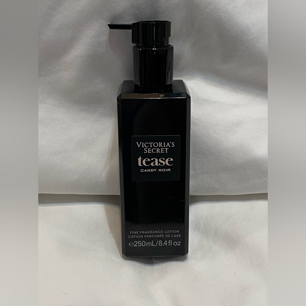 Victoria's Secret Tease Candy Noir Fragrance Lotion in Black